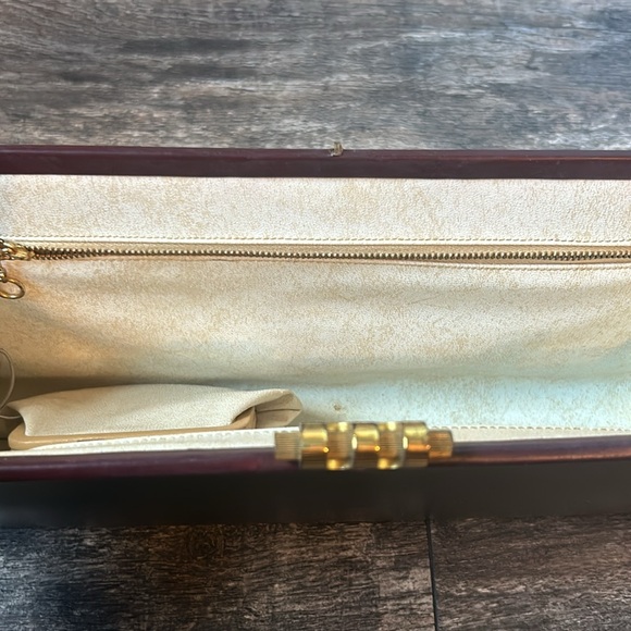 Vintage Palizzio by New York Over the Shoulder Purse With Gold Latch - Picture 4 of 13